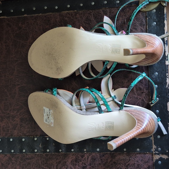 Pelle Moda Multicolor Floral Sandals - Picture 3 of 4